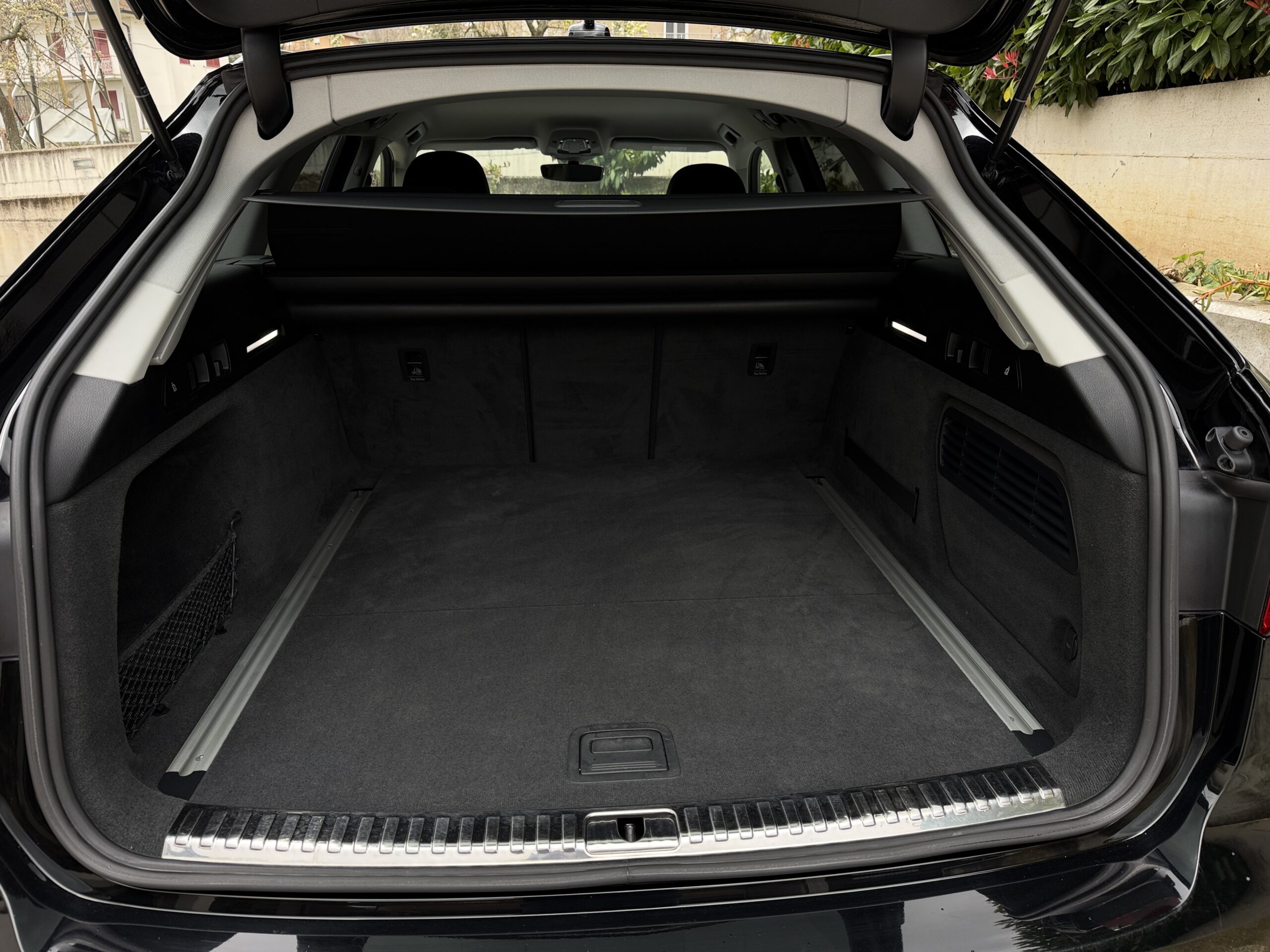 
								Audi a6 4.0 sw 2.0 tdi mhev 12 v completo									