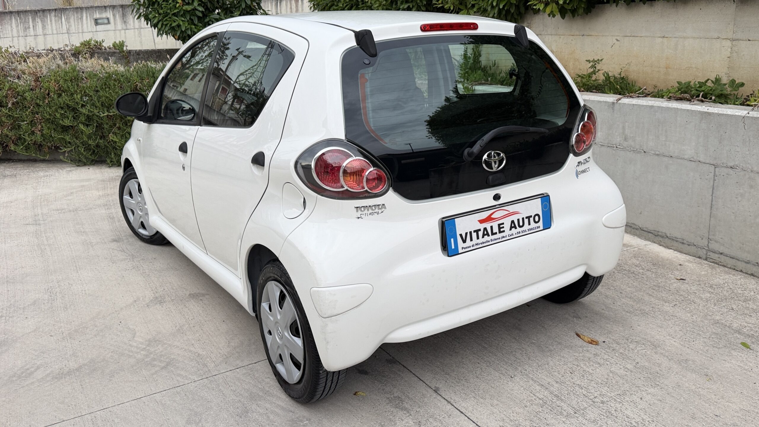 
								 Toyota Aygo 1.0 12 V VVT (Euro 5)5 porte Connect Km 68000. completo									