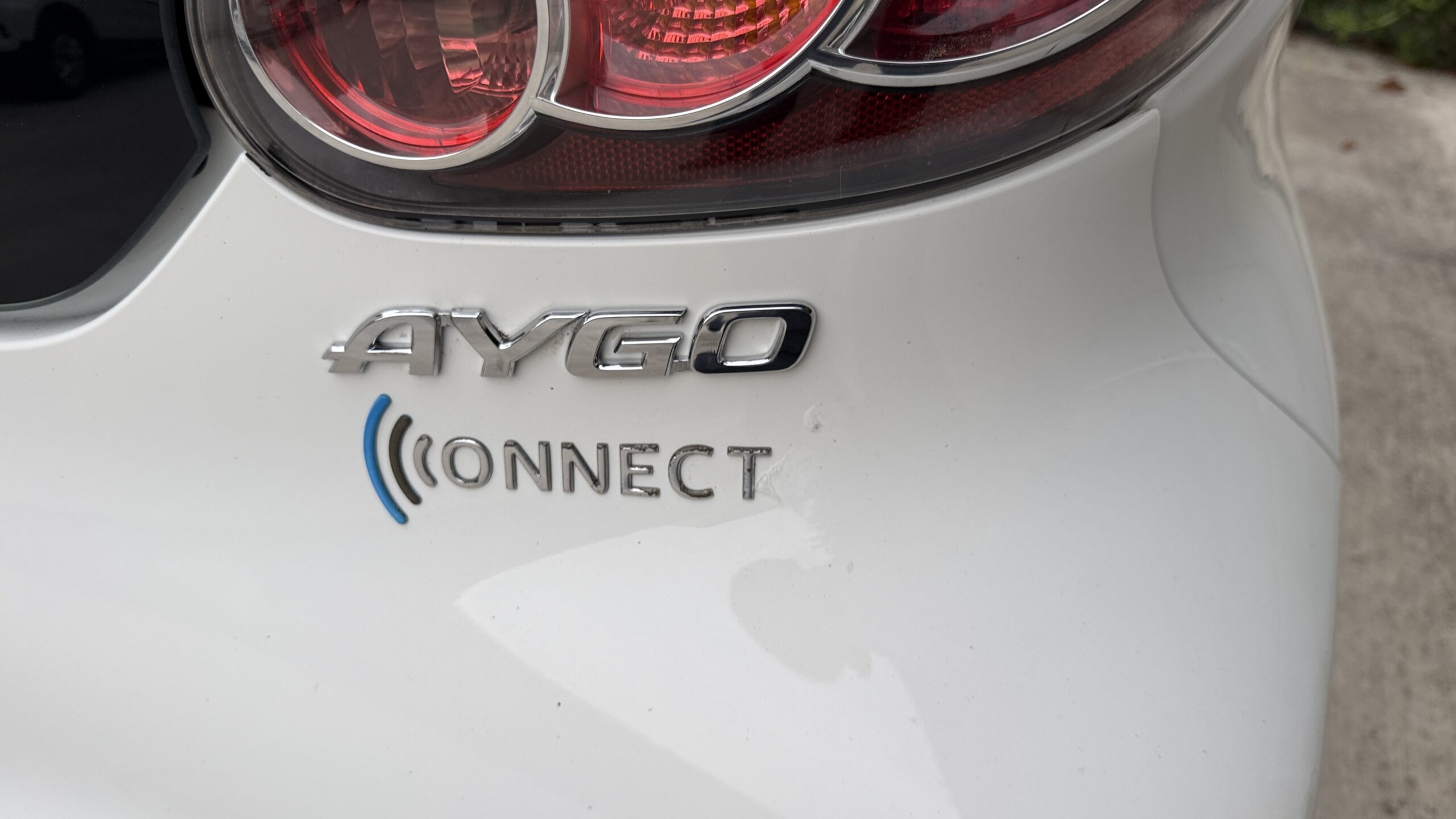 
								 Toyota Aygo 1.0 12 V VVT (Euro 5)5 porte Connect Km 68000. completo									