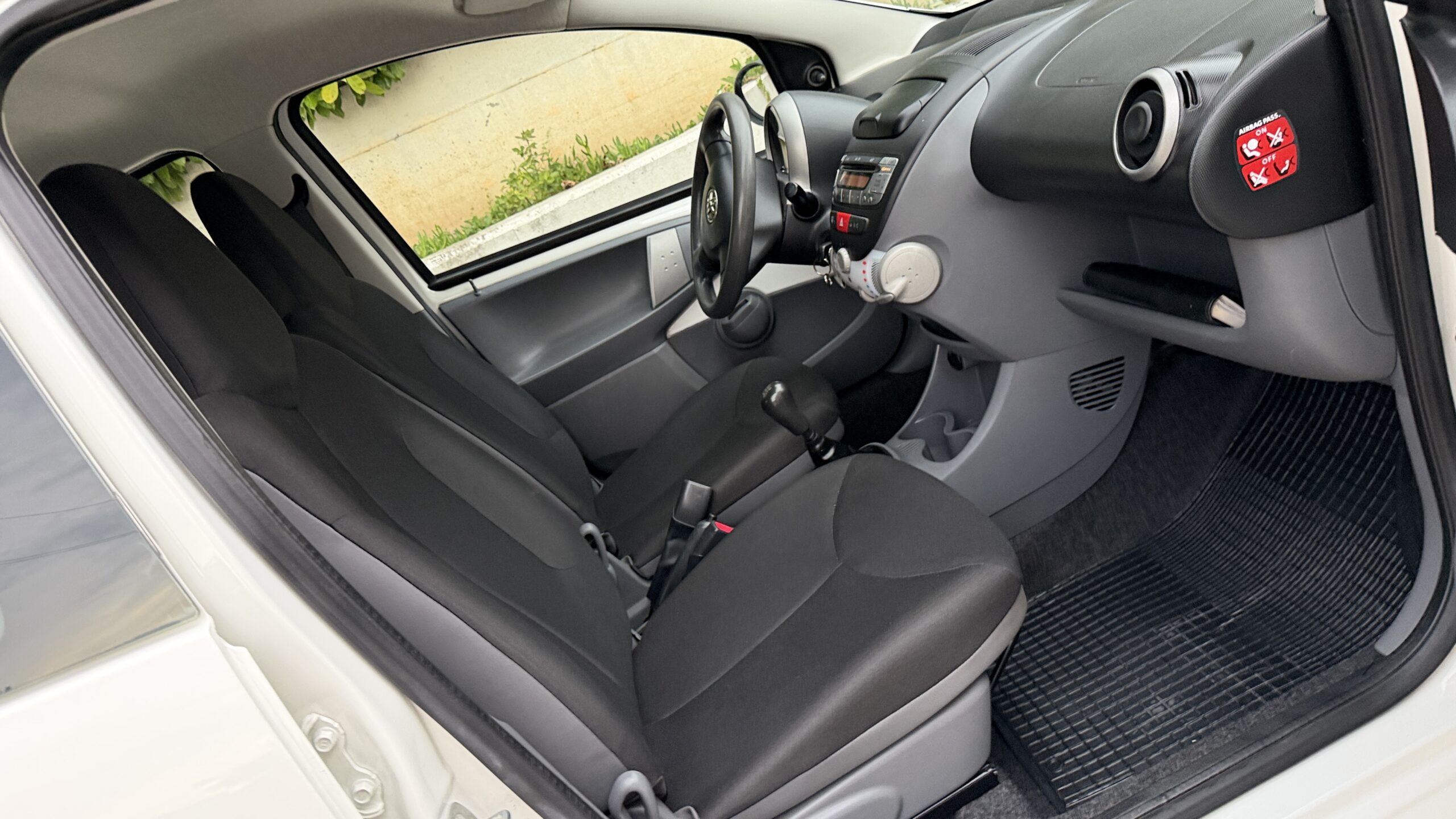 
								 Toyota Aygo 1.0 12 V VVT (Euro 5)5 porte Connect Km 68000. completo									