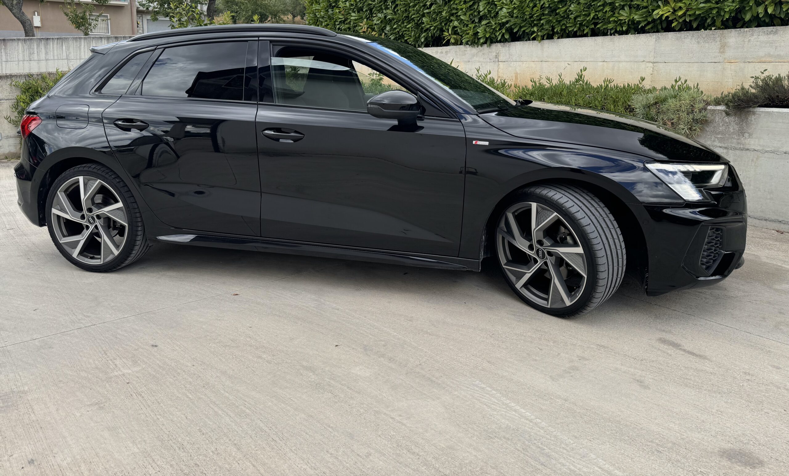 
								Audi A3 Sportback 40 2.0 TDI Quattro con cambio S Tronic da 200 CV completo									