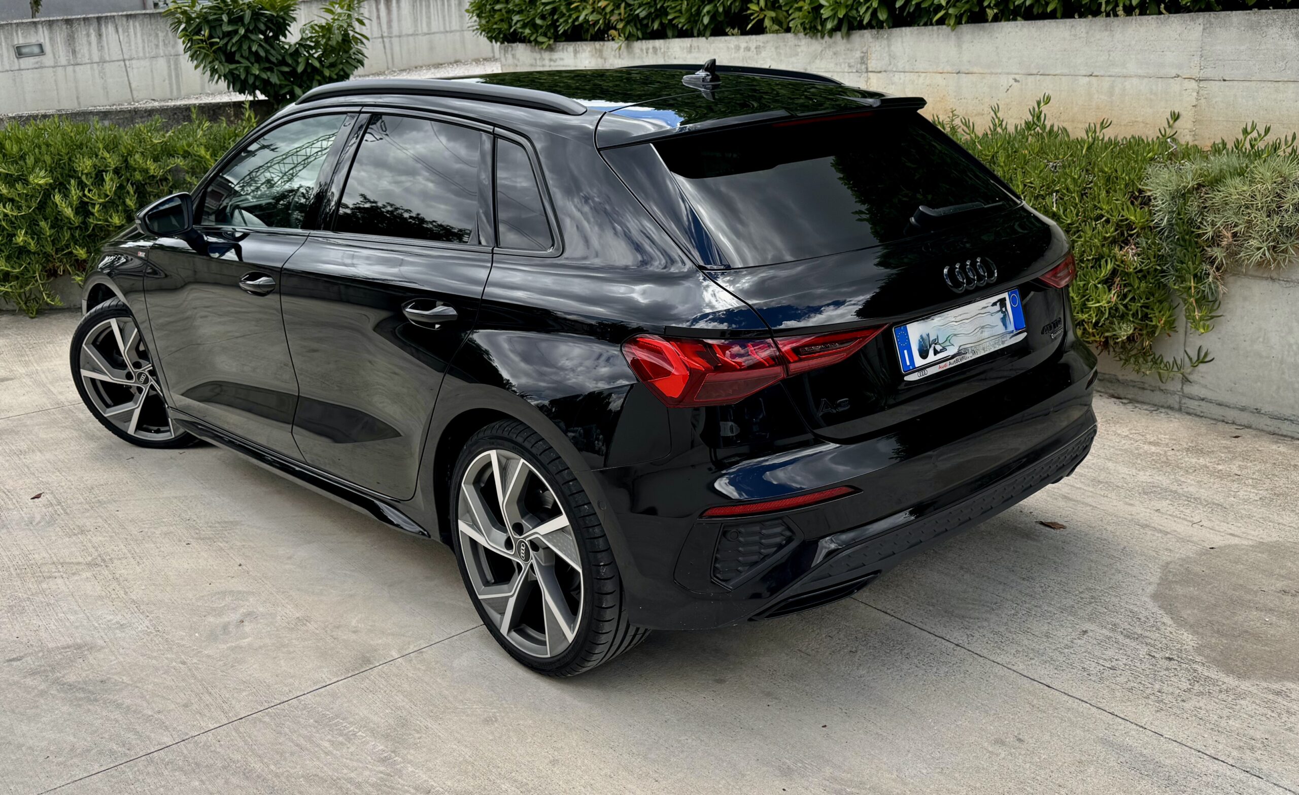 
								Audi A3 Sportback 40 2.0 TDI Quattro con cambio S Tronic da 200 CV completo									