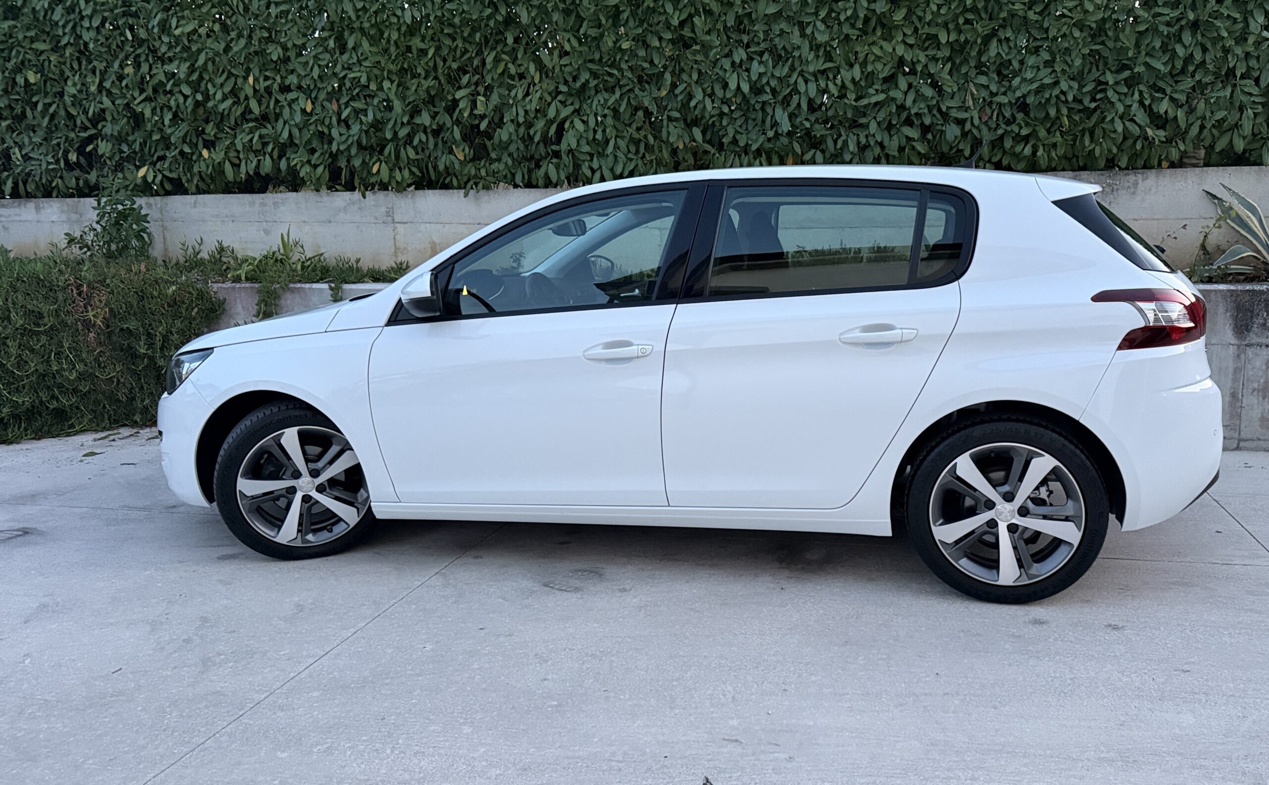 
								Peugeot 308 BlueHdi 120 CV S&S Allure Euro 6. completo									