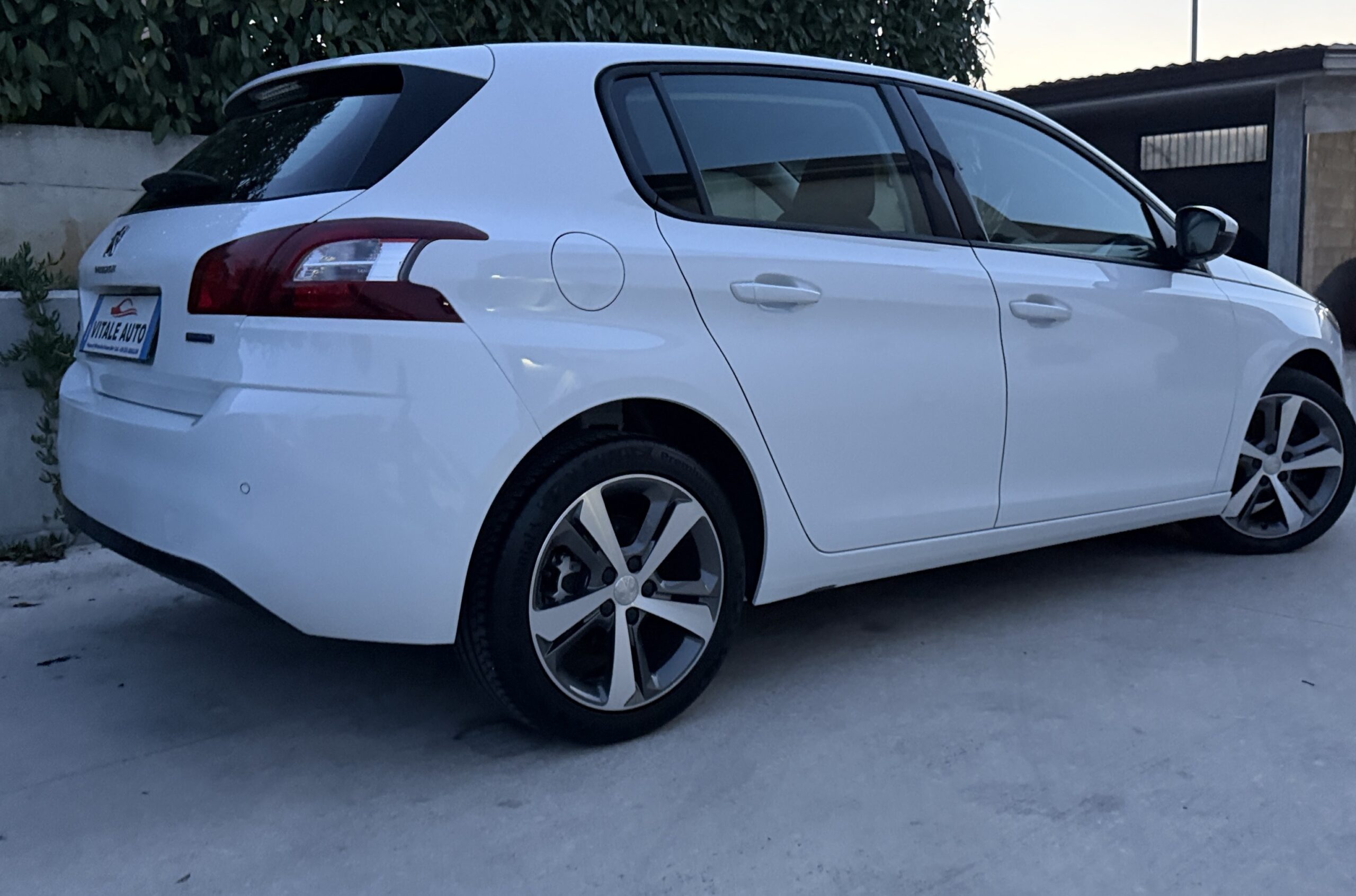 
								Peugeot 308 BlueHdi 120 CV S&S Allure Euro 6. completo									
