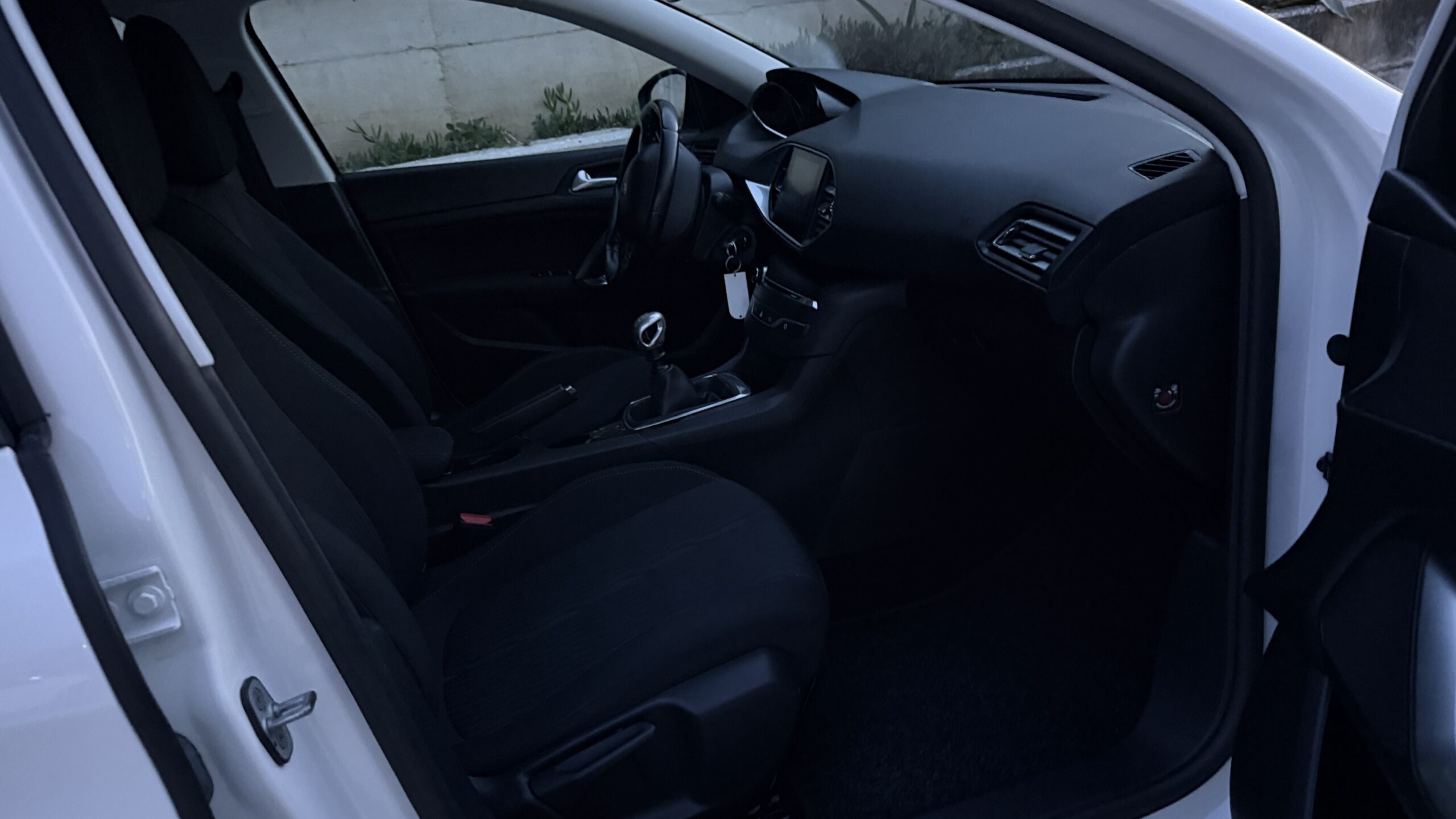 
								Peugeot 308 BlueHdi 120 CV S&S Allure Euro 6. completo									