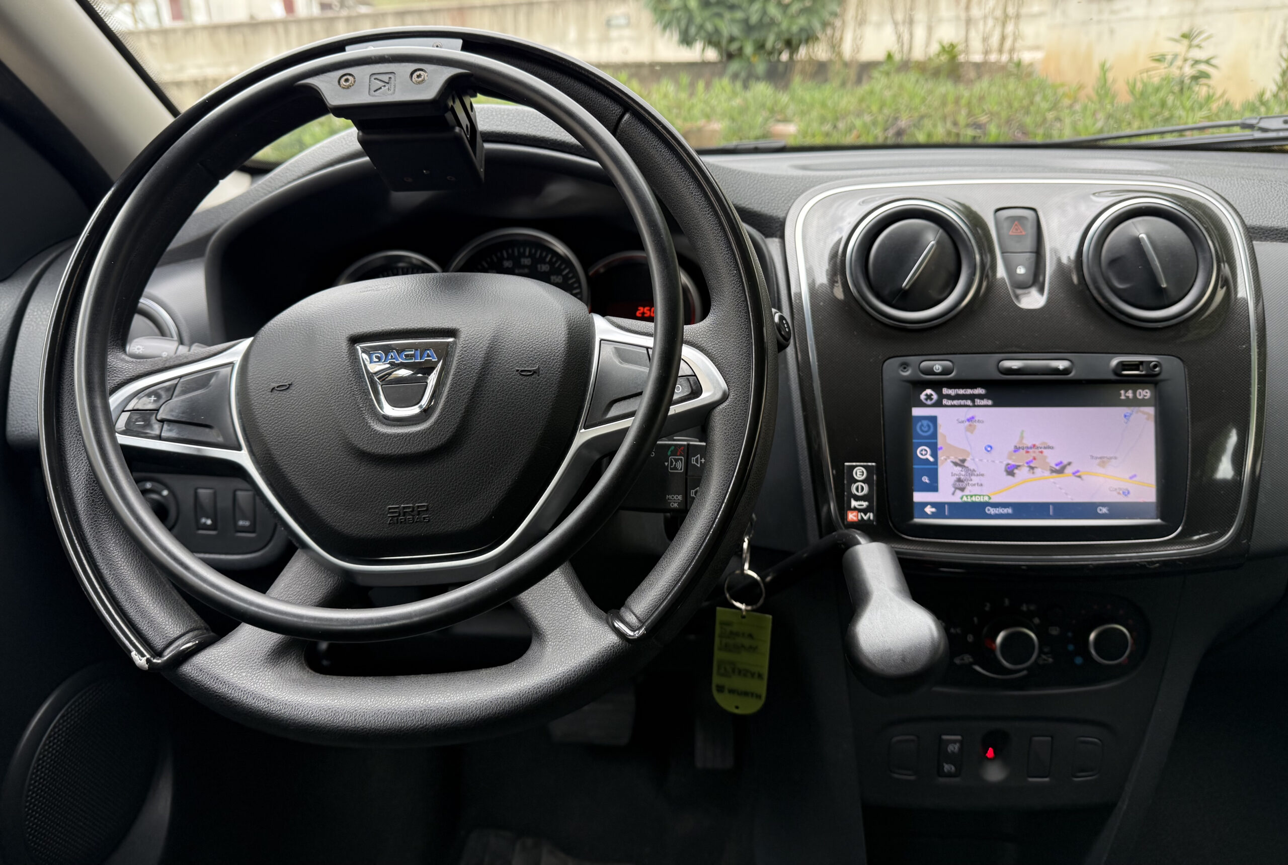 
								Dacia Logan con comandi per disabili MCV 1.5dCi 8V 90CV Laureate (Euro 6B) completo									