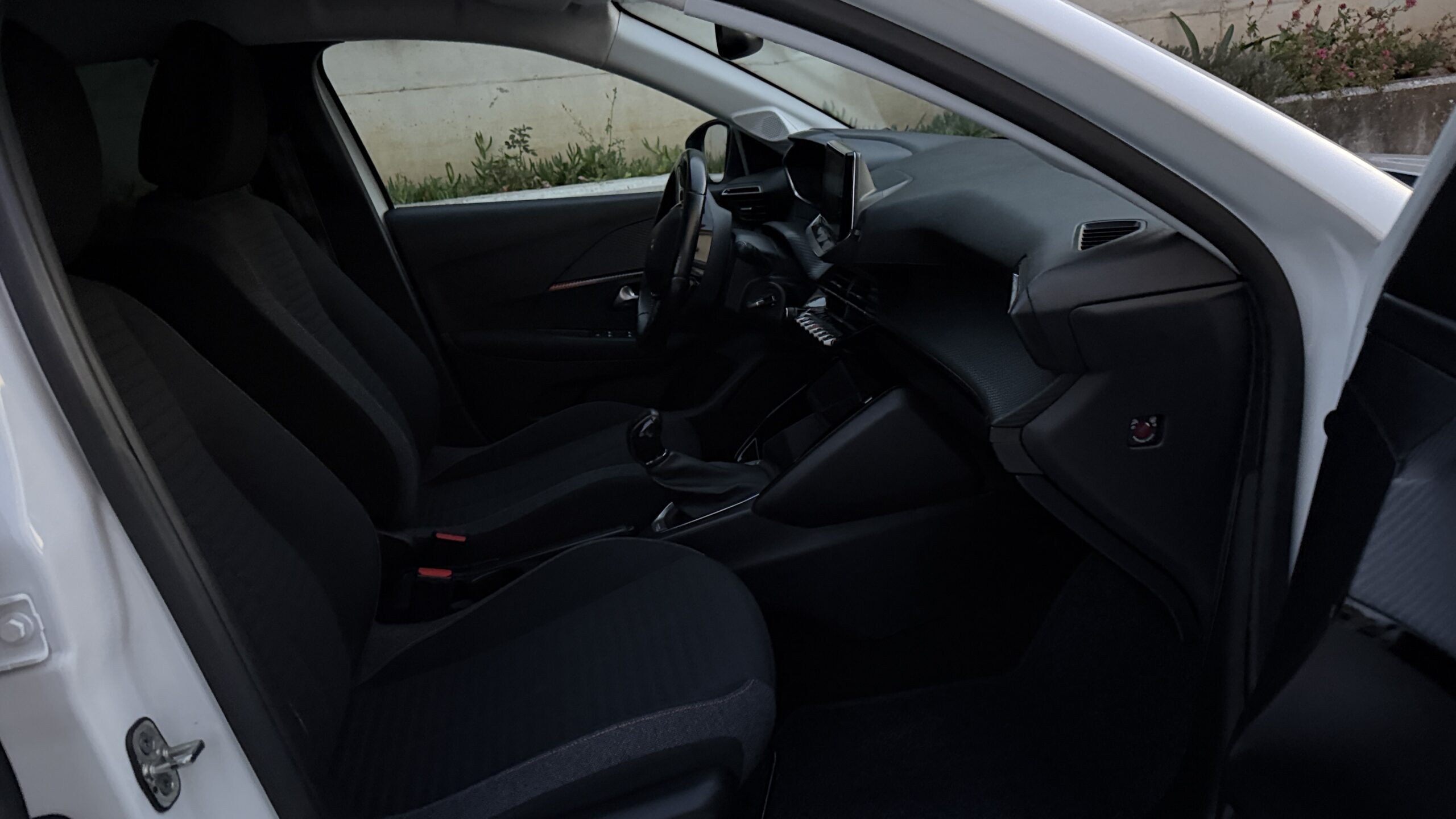 
								Peugeot 208 1.2 Pure Tech Active S&S 75CV Euro 6D completo									